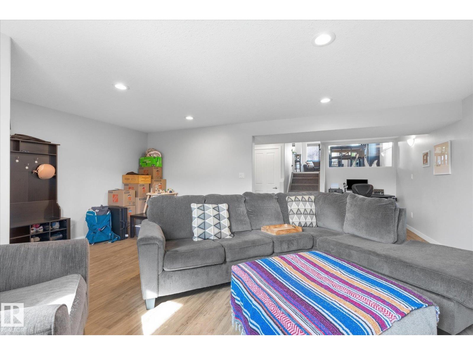 2109 37 AV NW - 32