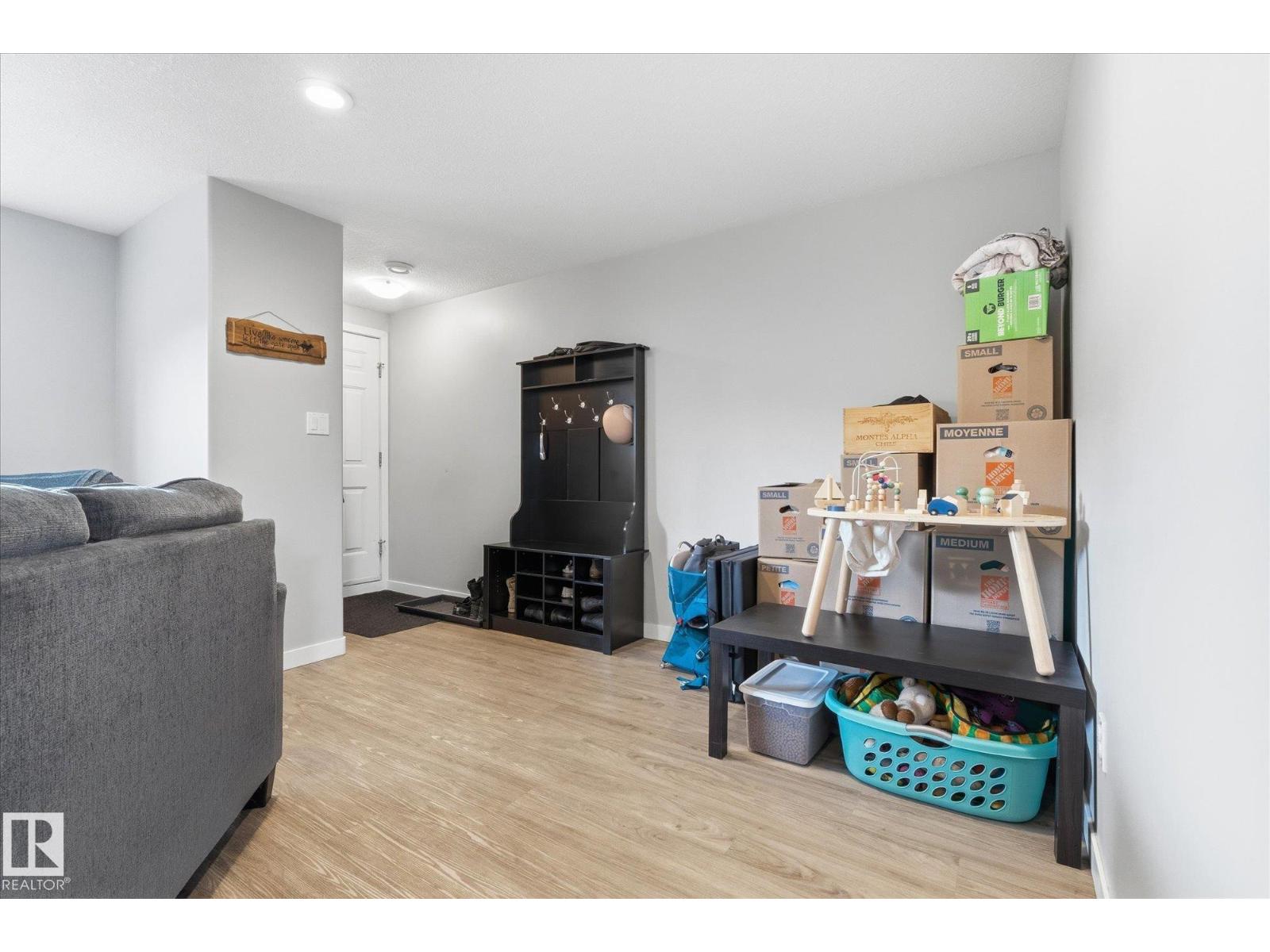 2109 37 AV NW - 35