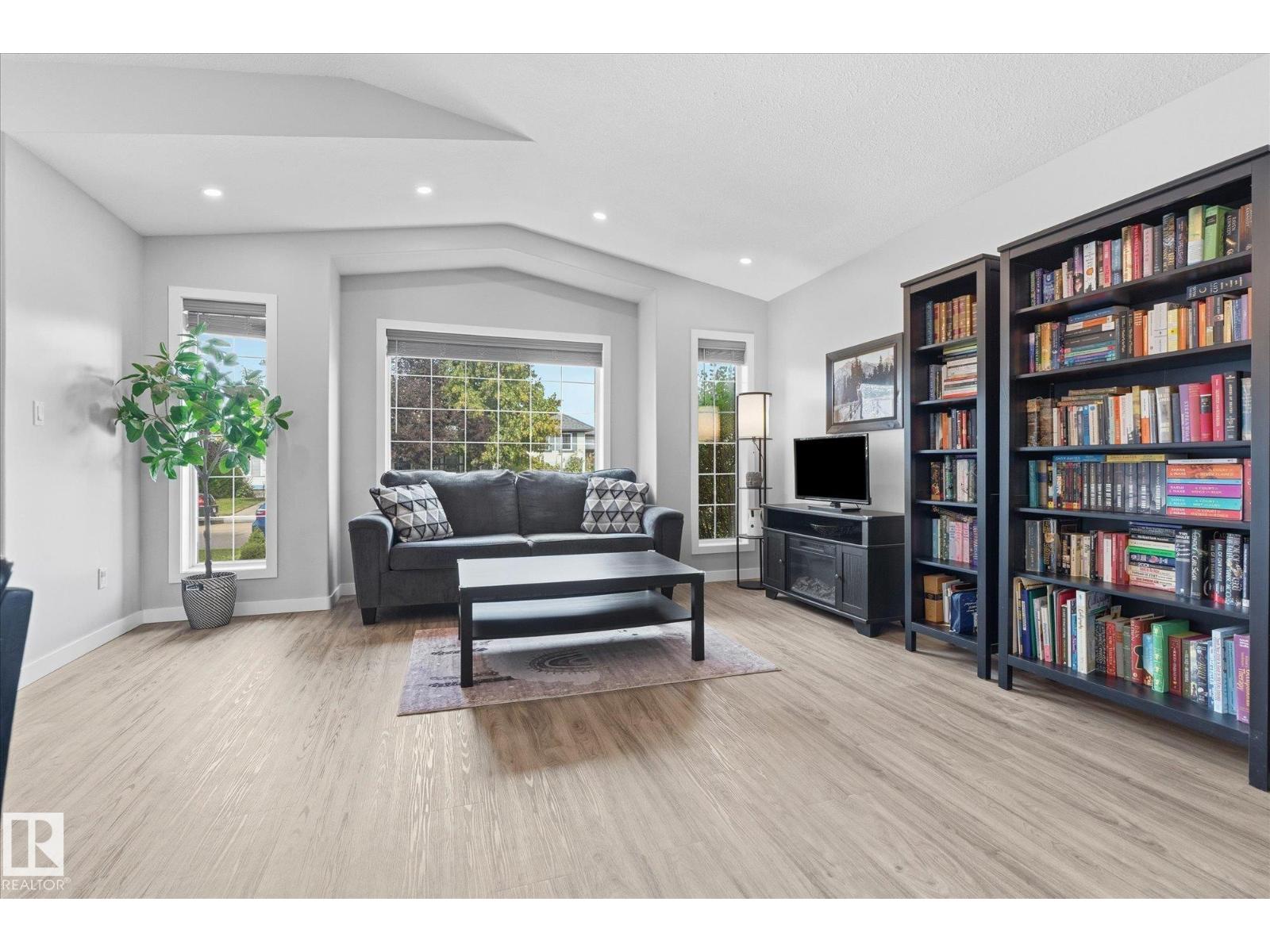 2109 37 AV NW - 7