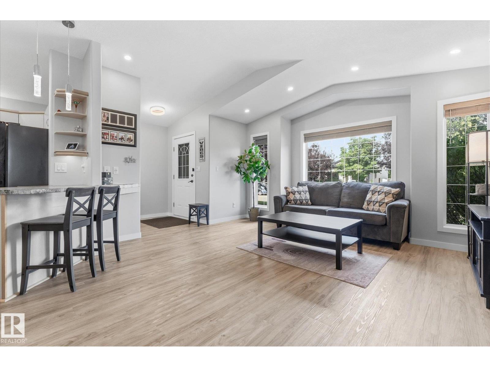 2109 37 AV NW - 9