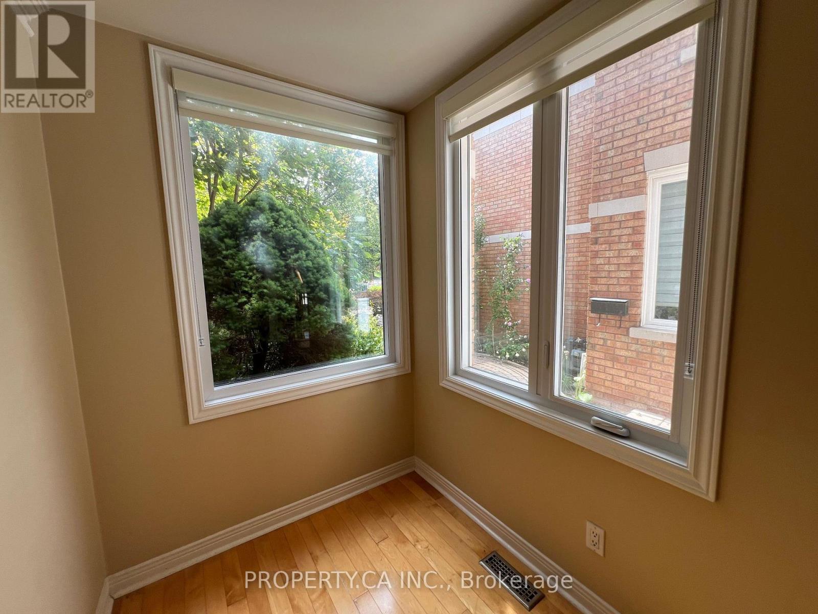 32 BROWNSTONE CIRCLE - 10