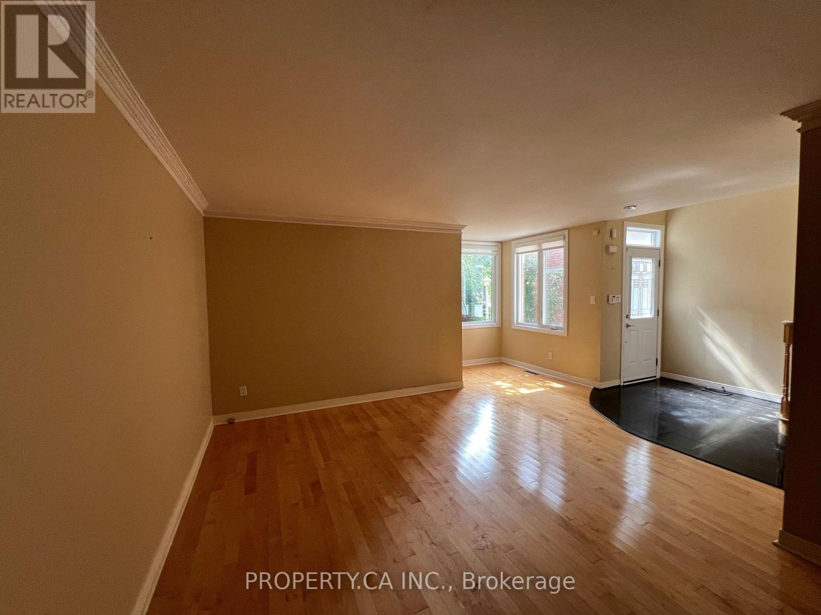 32 BROWNSTONE CIRCLE - 11