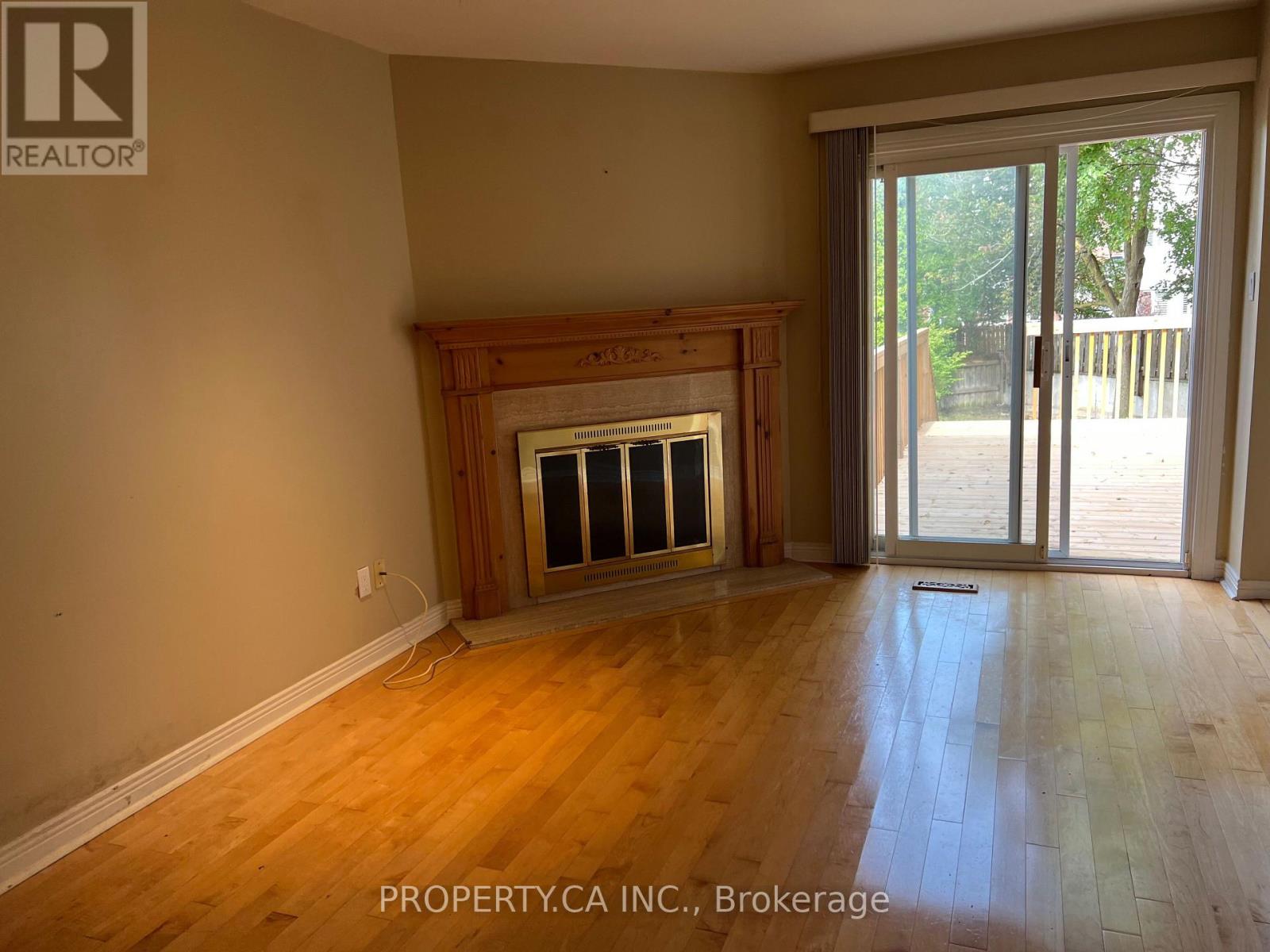 32 BROWNSTONE CIRCLE - 13