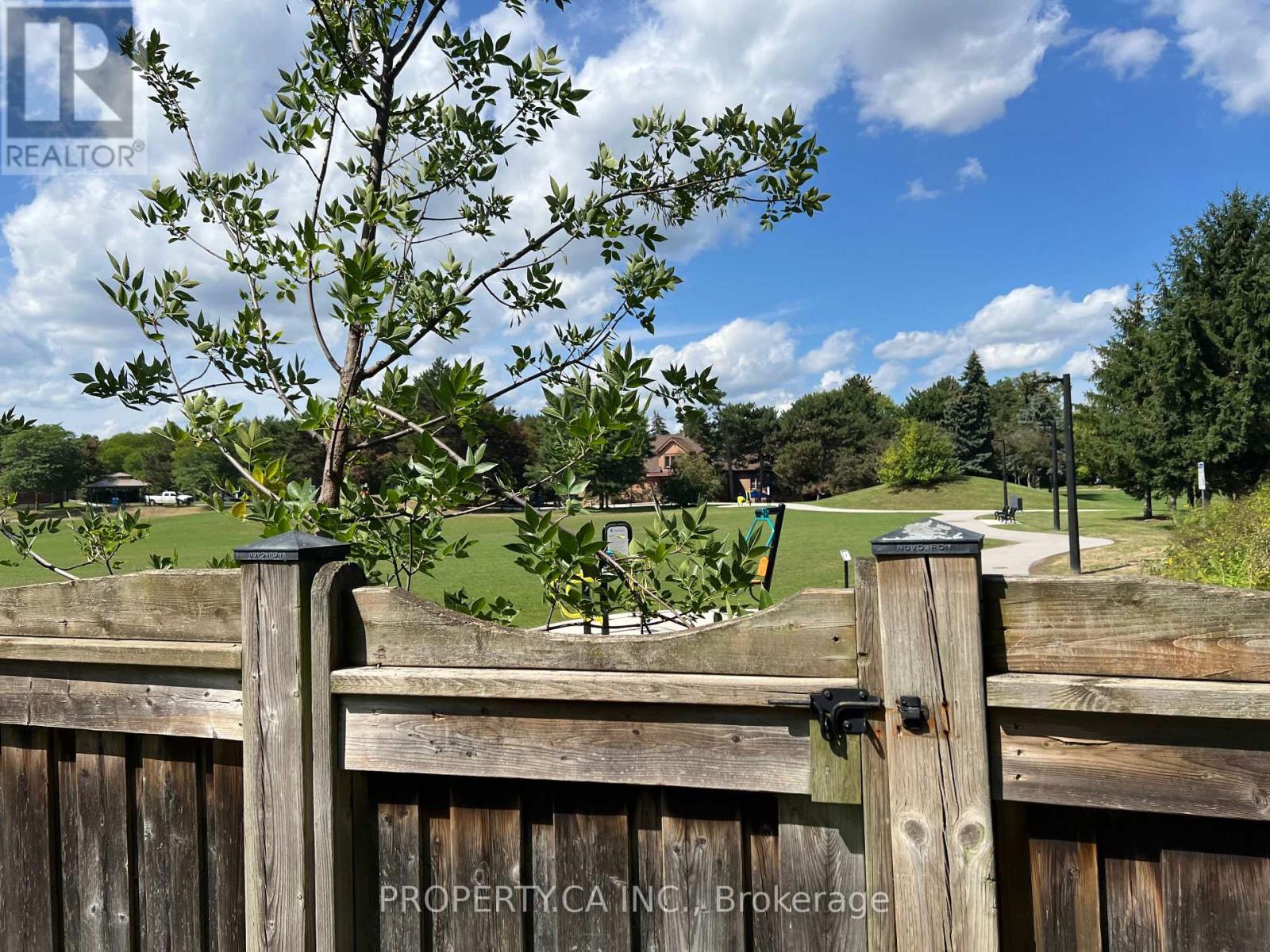 32 BROWNSTONE CIRCLE - 17