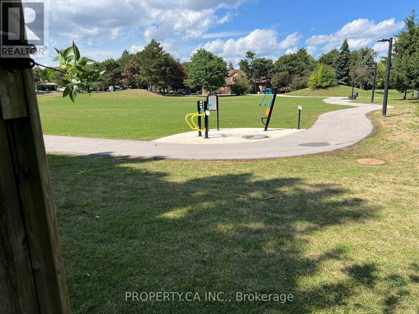 32 BROWNSTONE CIRCLE - 18