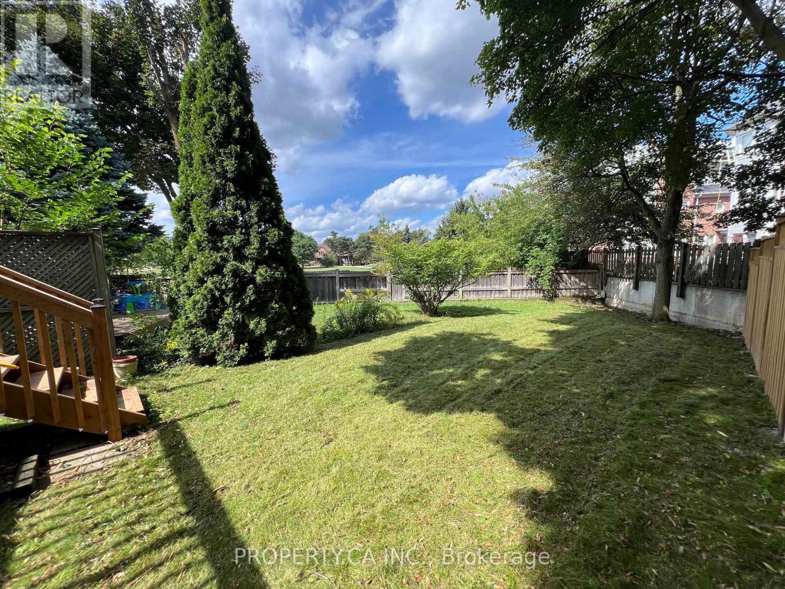 32 BROWNSTONE CIRCLE - 19