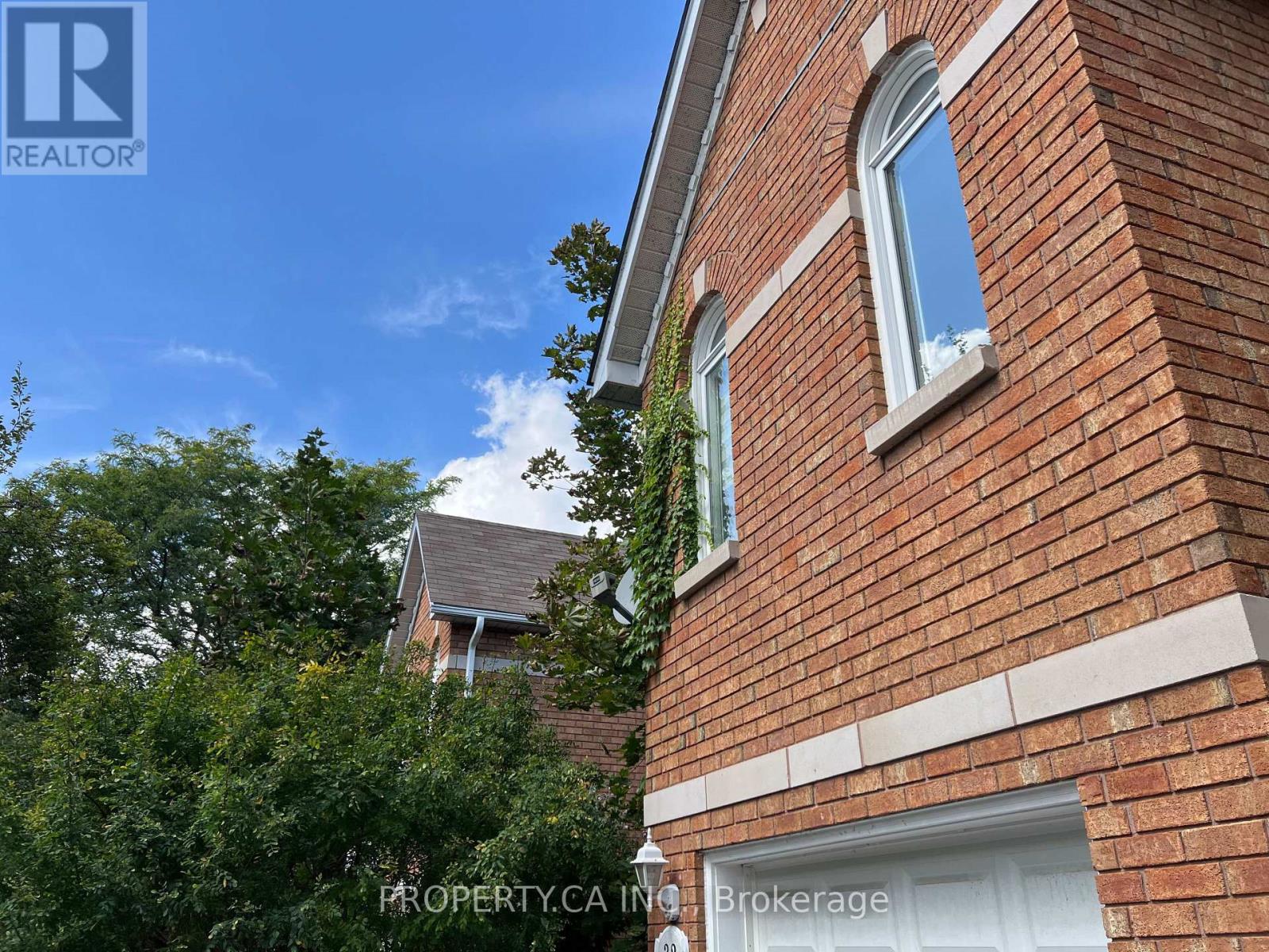 32 BROWNSTONE CIRCLE - 2