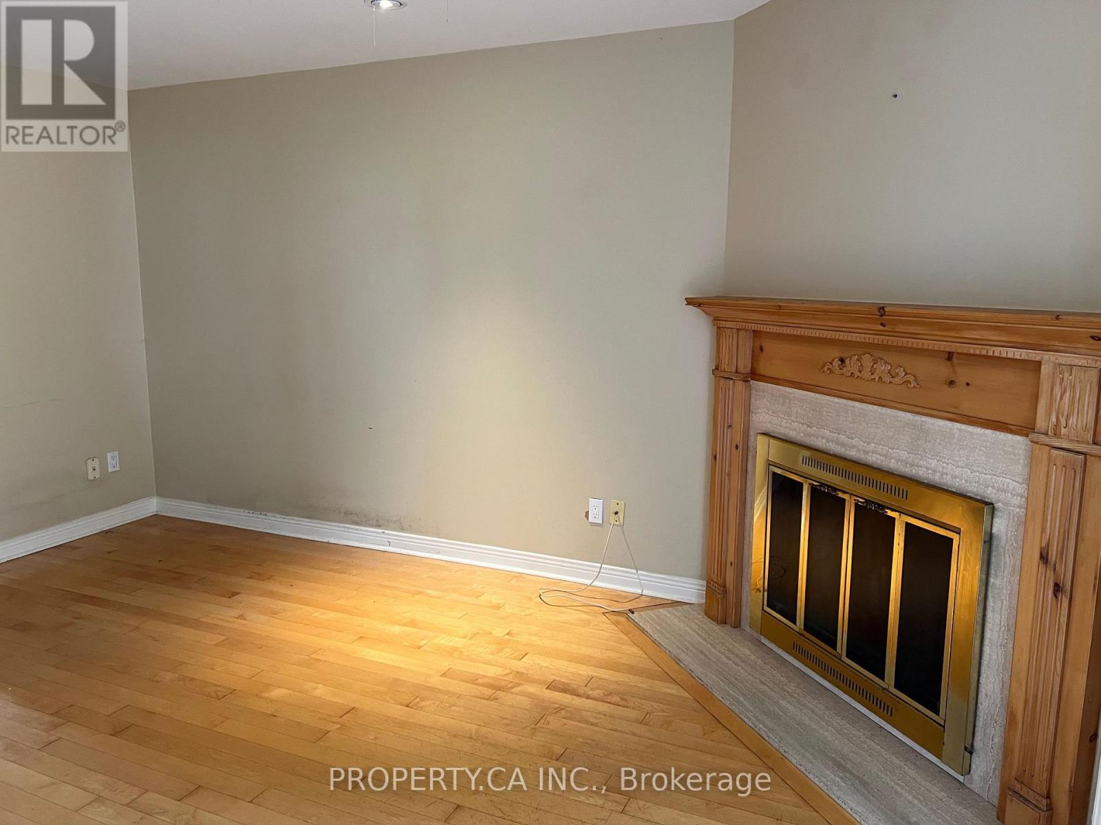 32 BROWNSTONE CIRCLE - 22