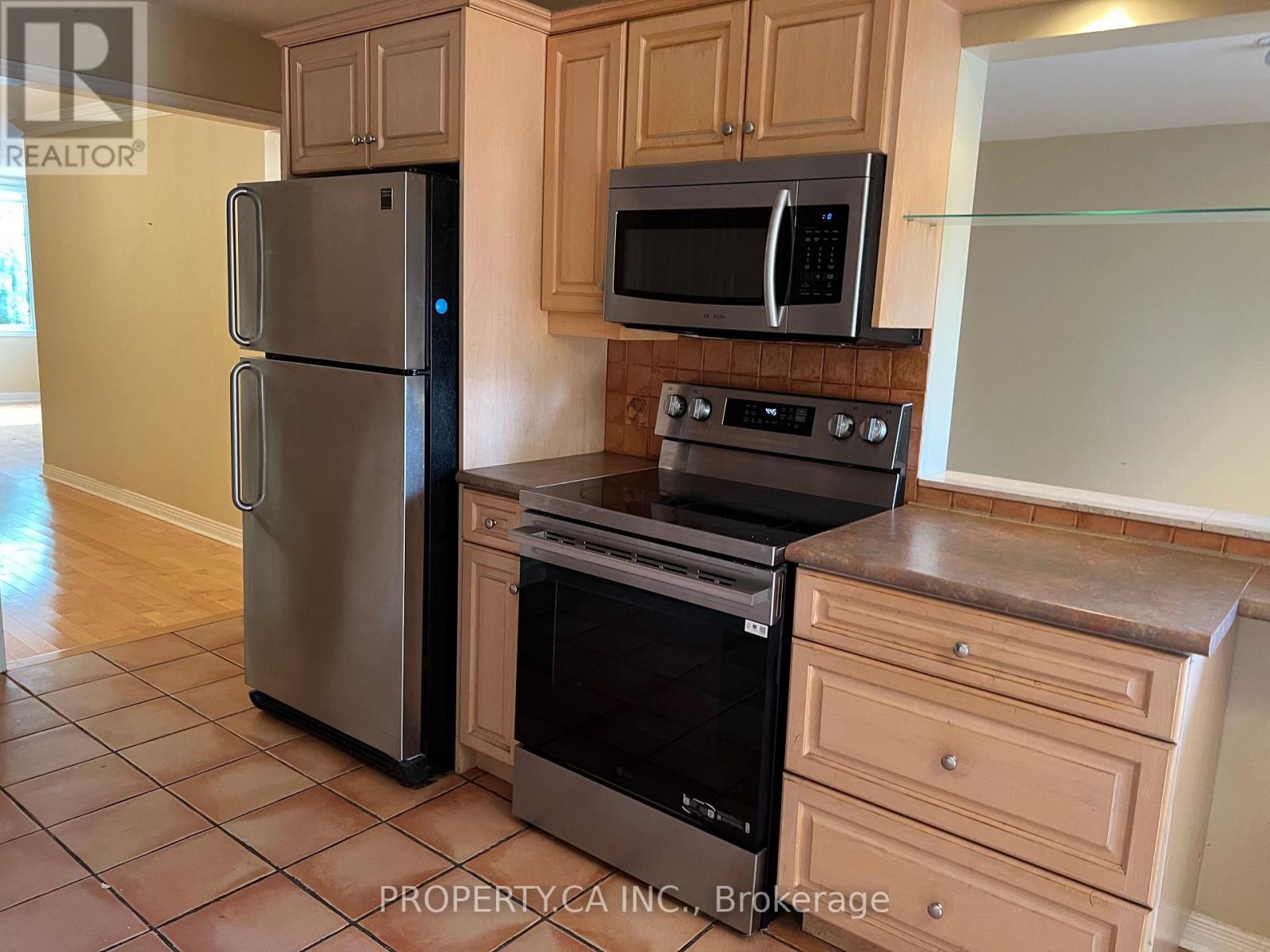 32 BROWNSTONE CIRCLE - 26