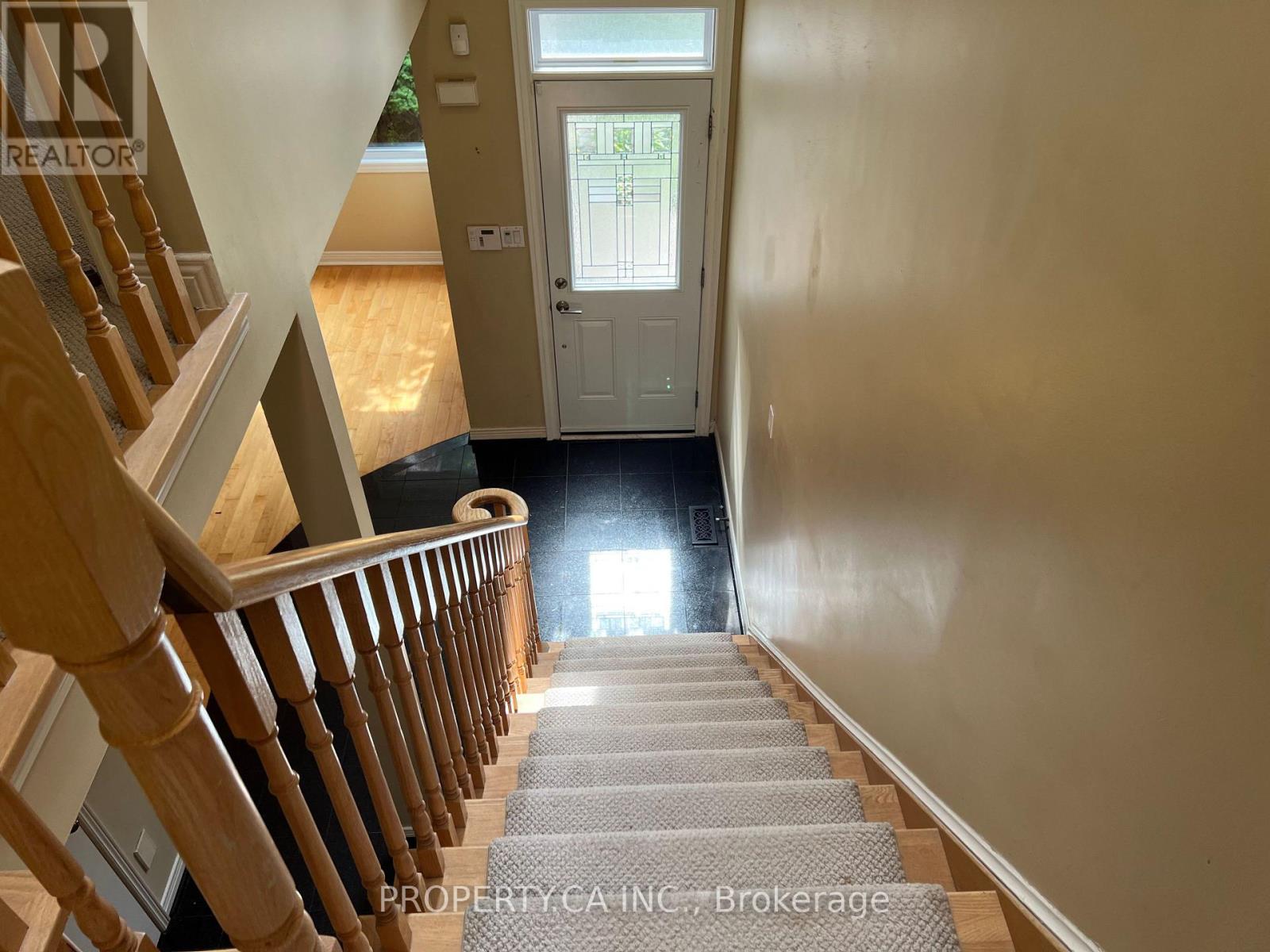 32 BROWNSTONE CIRCLE - Image 27