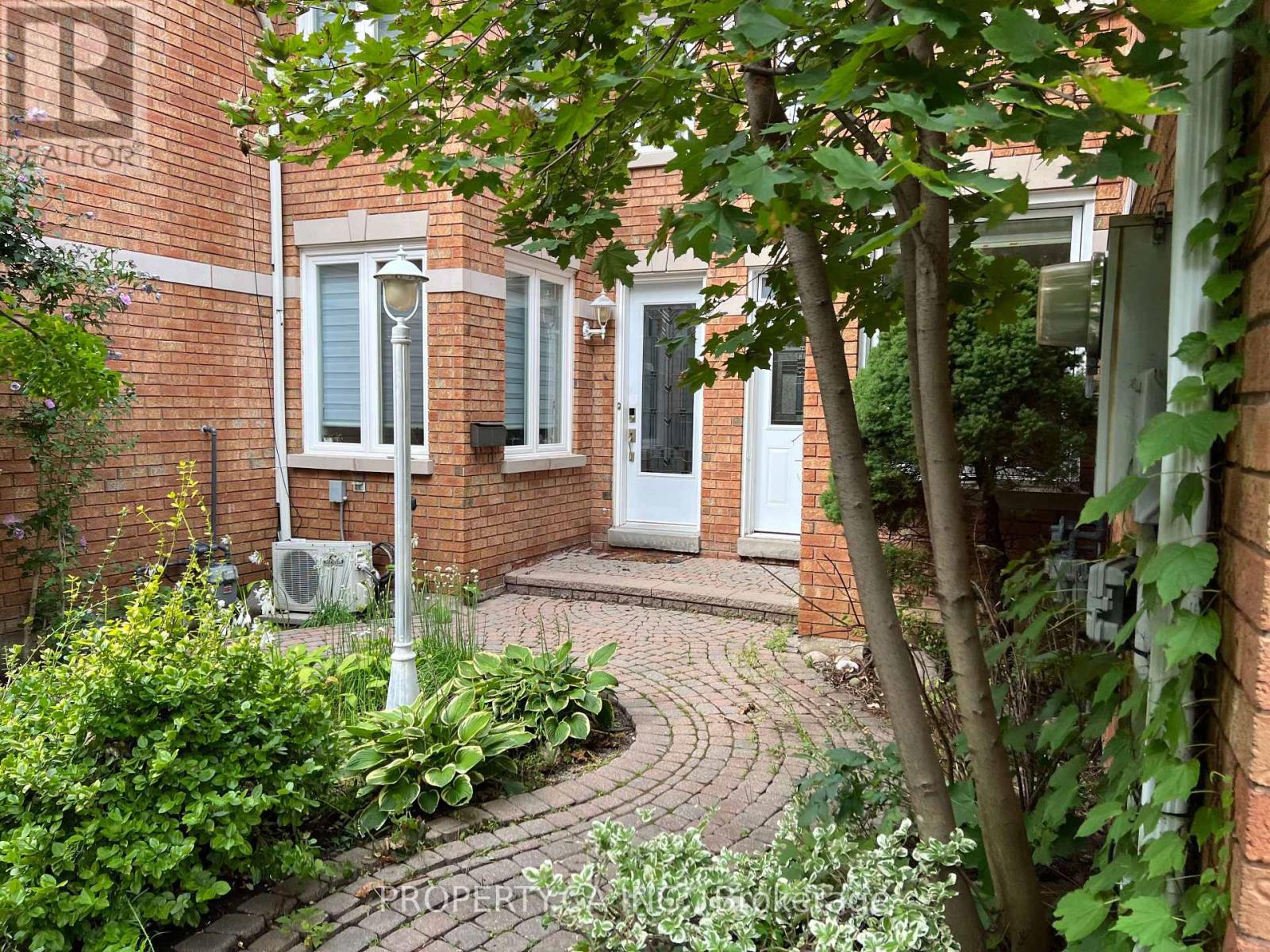 32 BROWNSTONE CIRCLE - 3