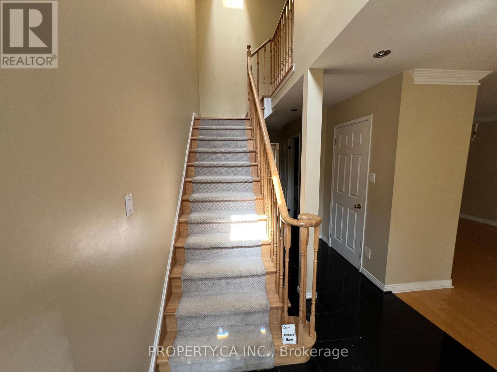 32 BROWNSTONE CIRCLE - 6
