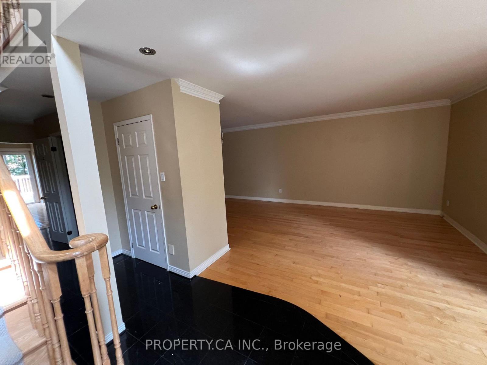 32 BROWNSTONE CIRCLE - 7