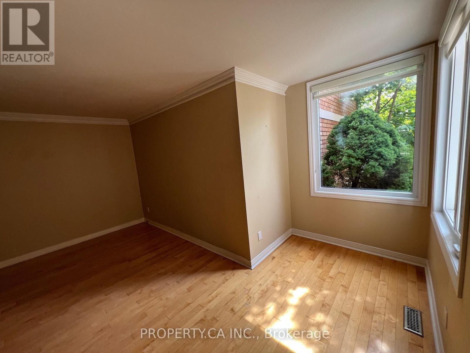 32 BROWNSTONE CIRCLE - 8