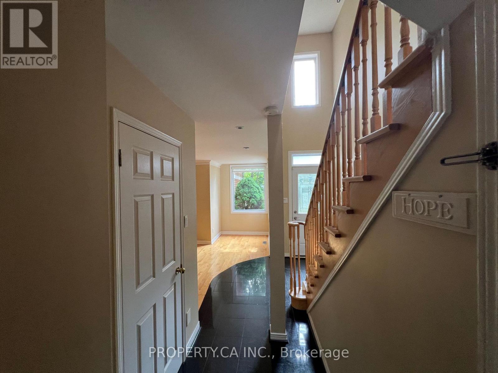 32 BROWNSTONE CIRCLE - 9