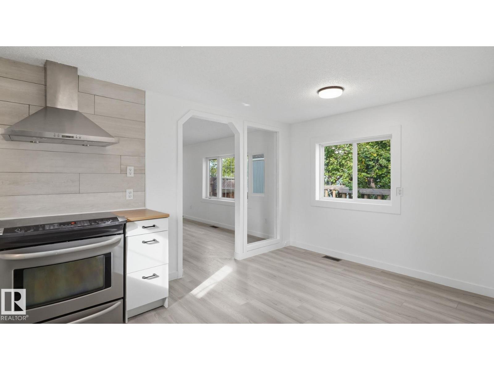 1035 Lakeland CR NW - 10