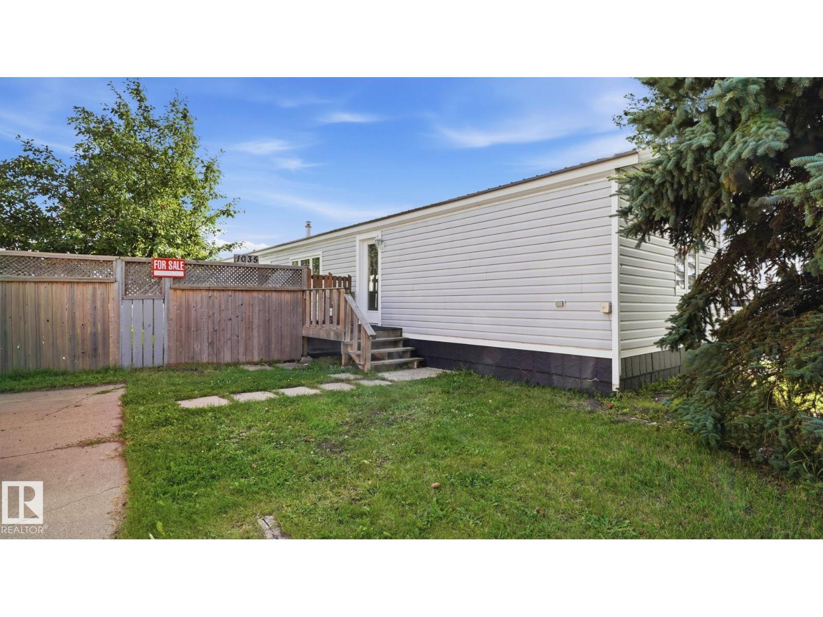 1035 Lakeland CR NW - 2