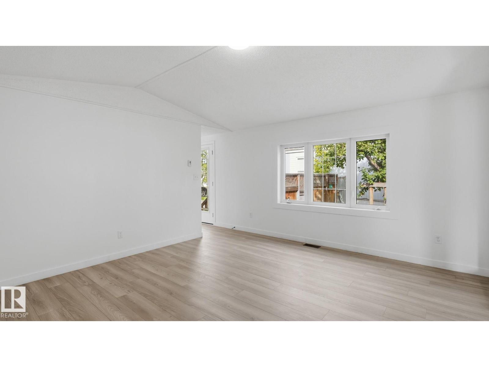 1035 Lakeland CR NW - 7