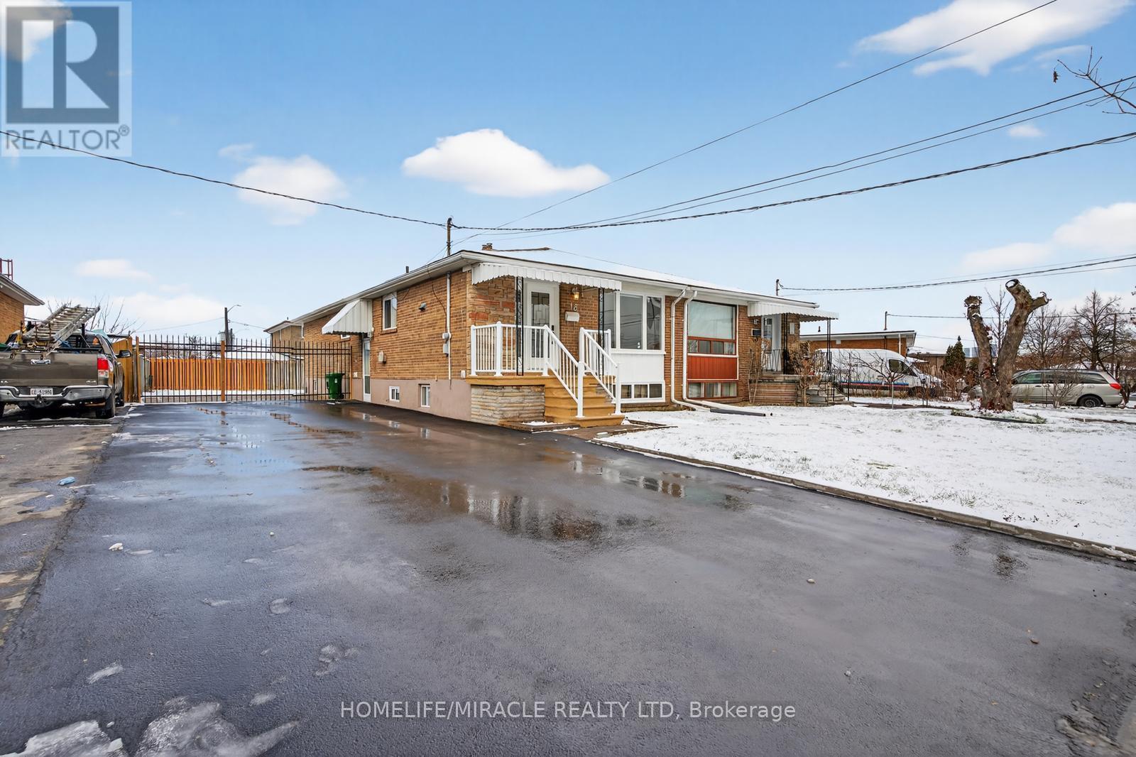 18 RUBYDALE GARDENS - 1