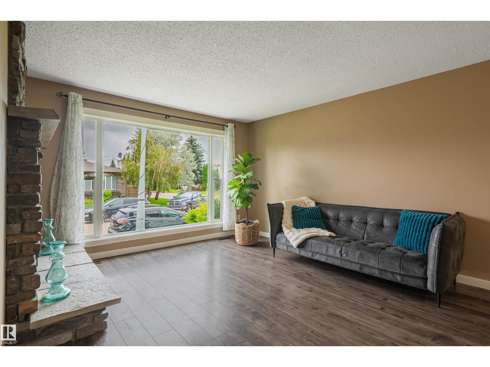 19 WESTLAKE DR - 6