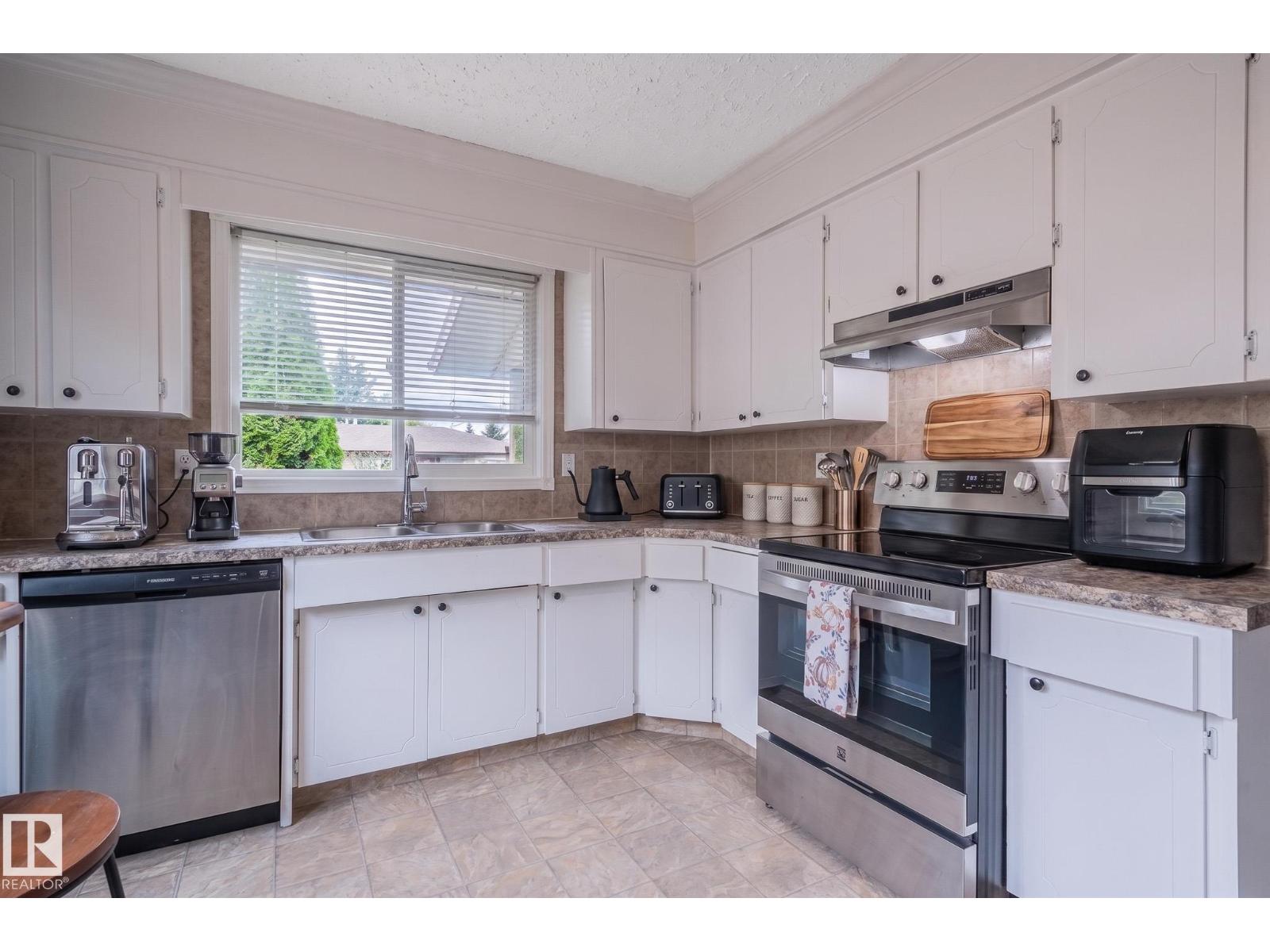 19 WESTLAKE DR - 35