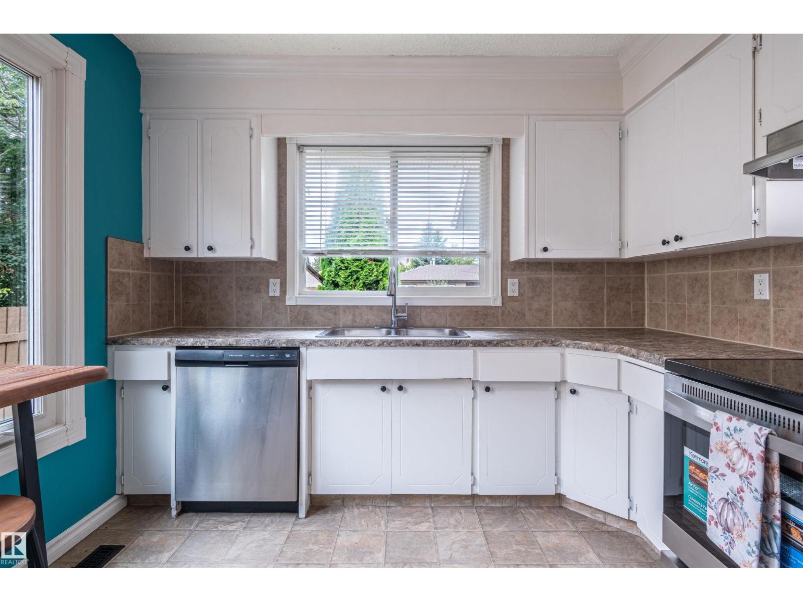 19 WESTLAKE DR - 33