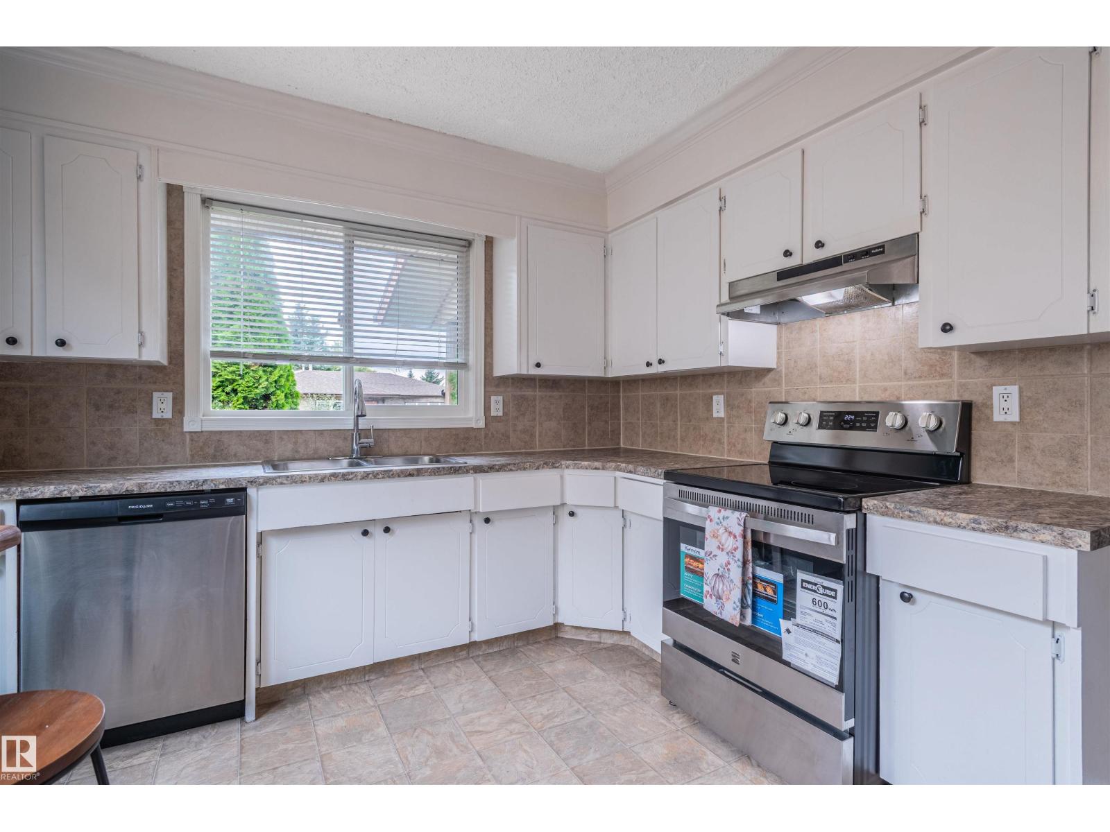 19 WESTLAKE DR - 34