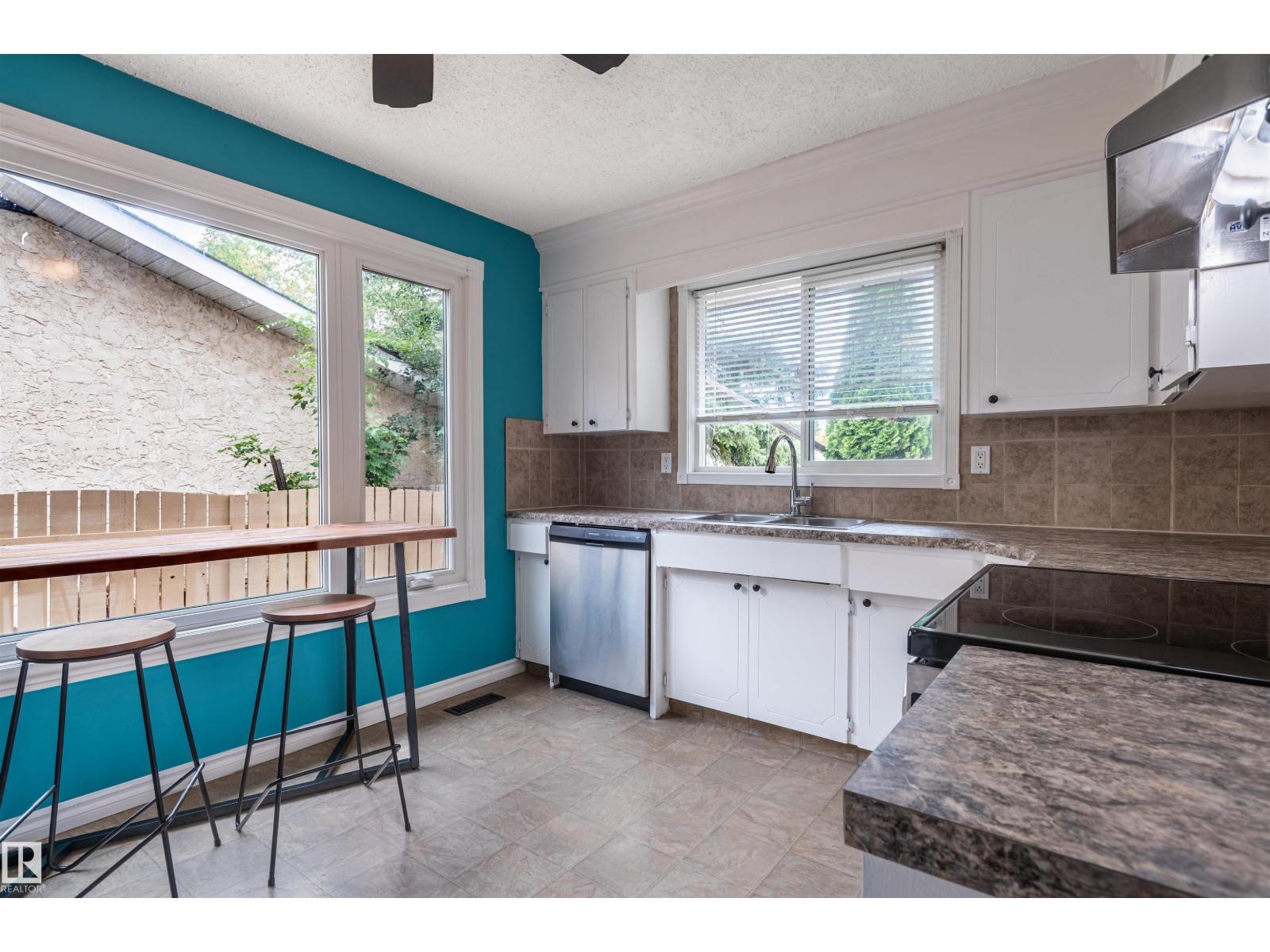 19 WESTLAKE DR - 32