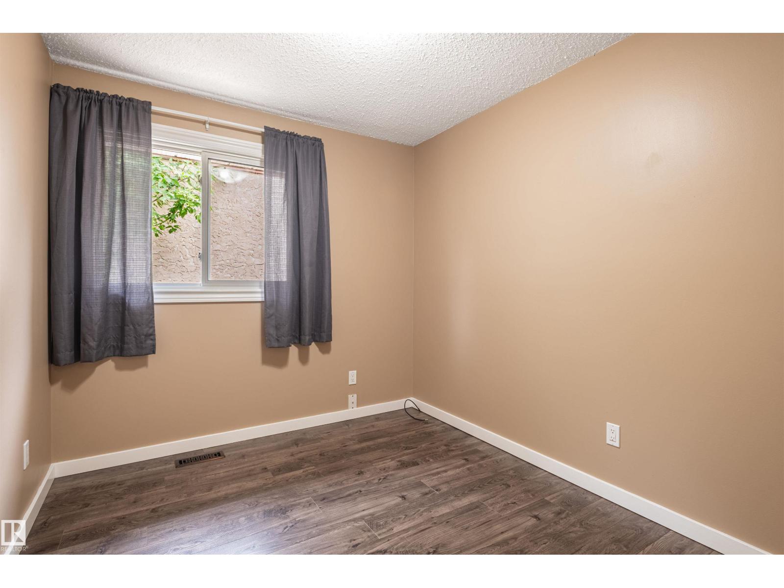 19 WESTLAKE DR - 28