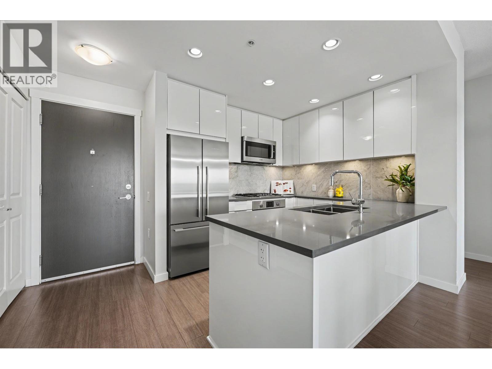 604 3289 RIVERWALK AVENUE, Vancouver — photo 2