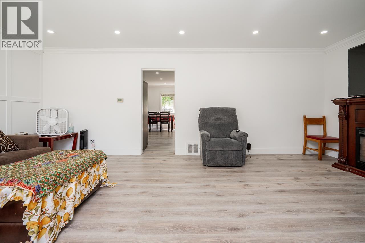 730 COLBORNE STREET, New Westminster — photo 2