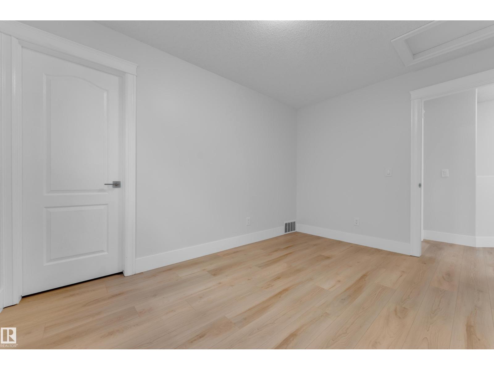 3003 25 AV NW - Image 31