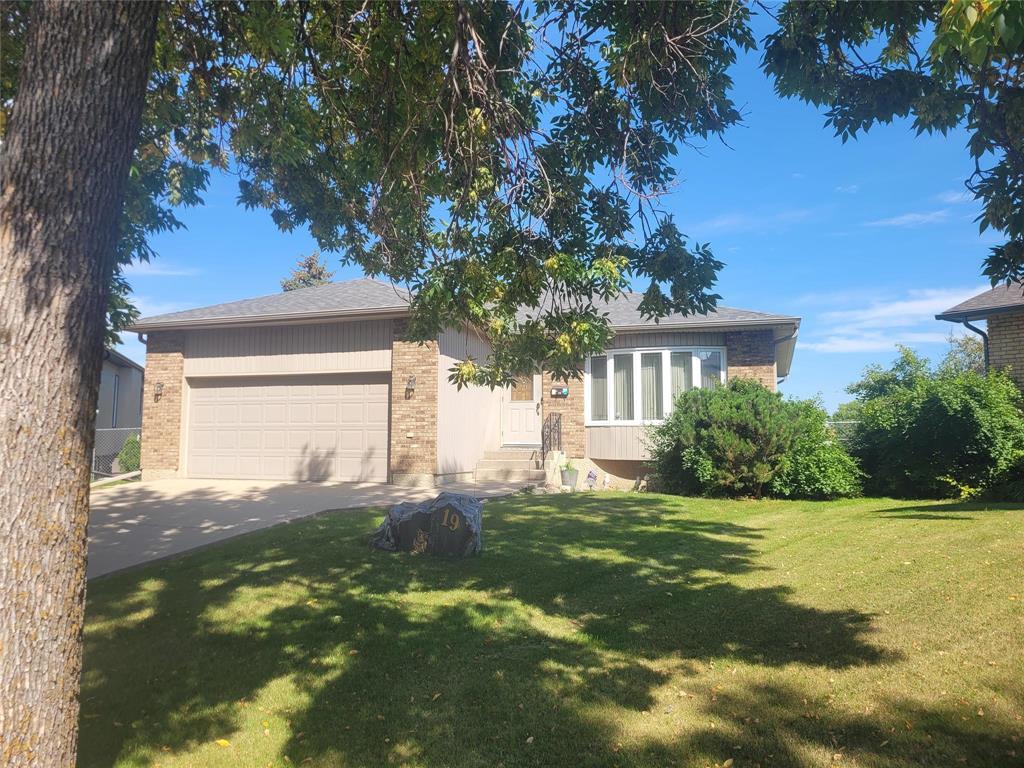 19 Lochspur Lane, Winnipeg, Manitoba, R2V3X7, Winnipeg, Manitoba — photo 1 of 5