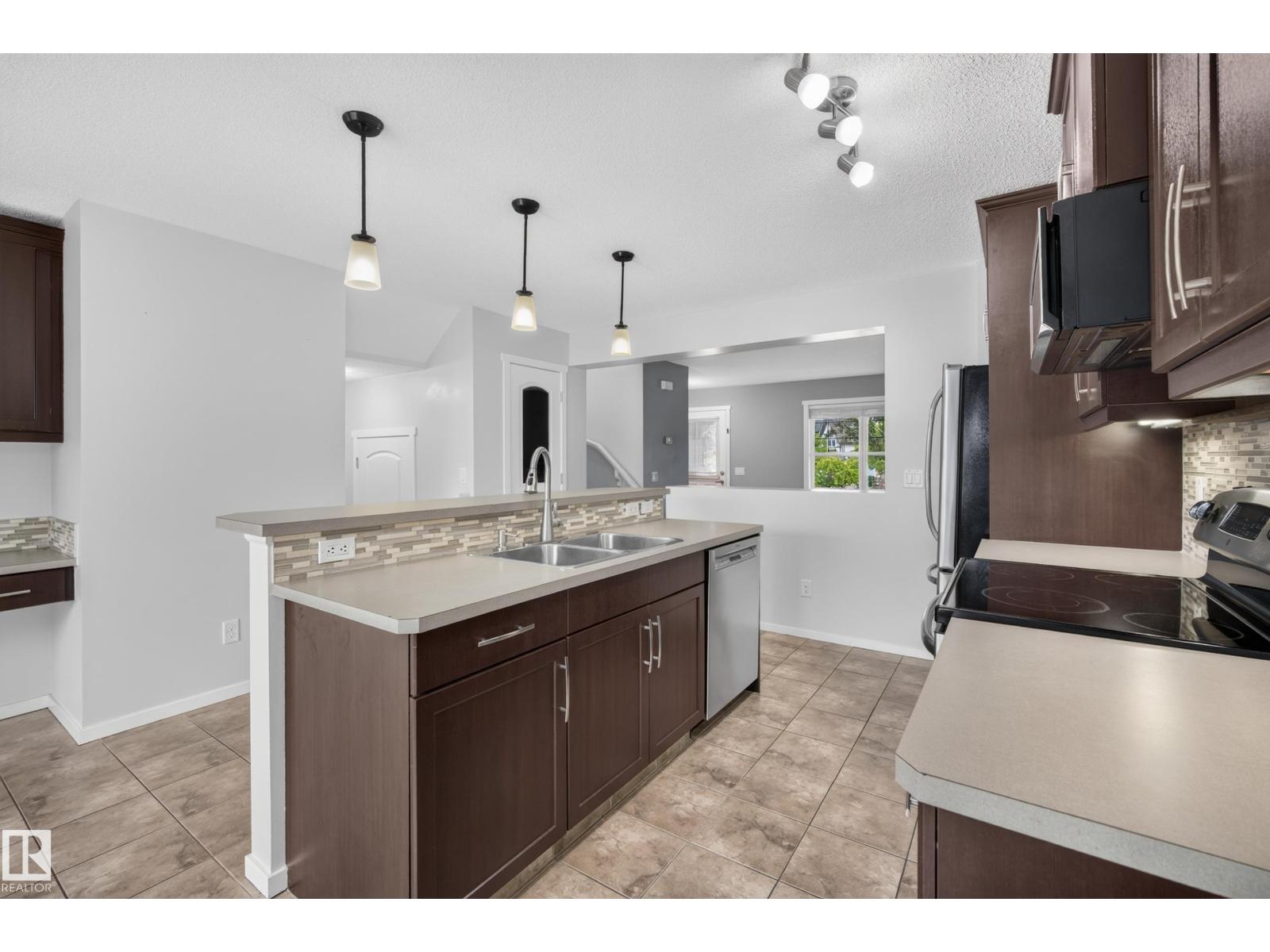 5241 2A AV SW - 23