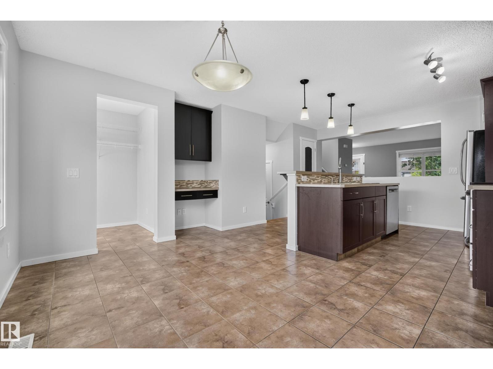 5241 2A AV SW - 27