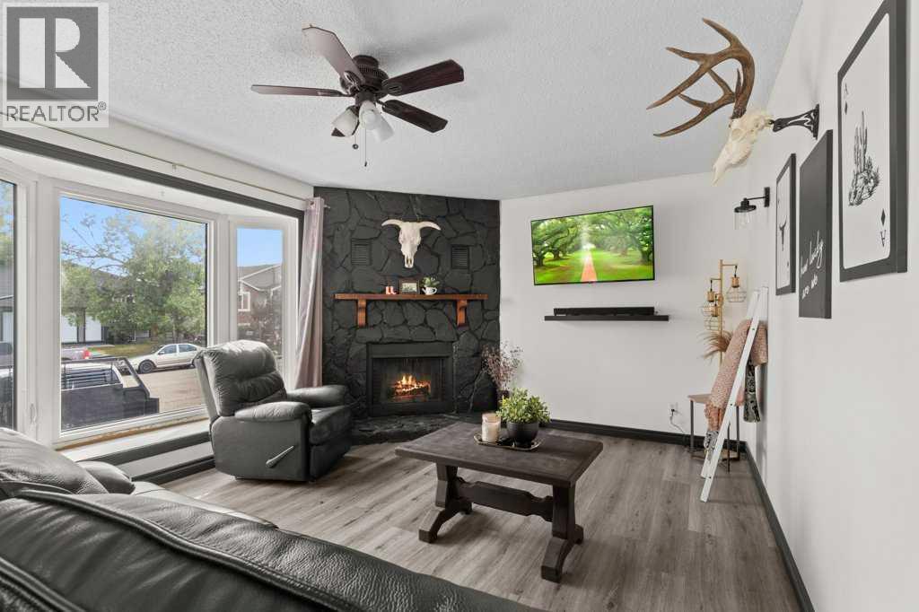Listing photo – 4818 52 Street, Olds