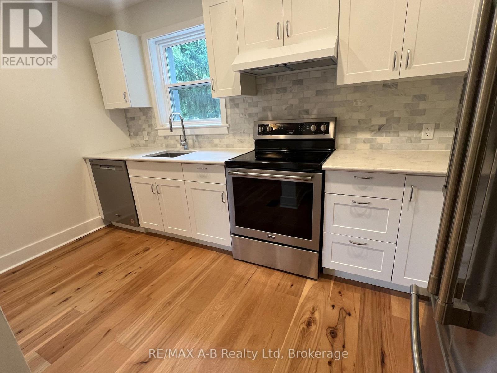 34 SOMERSET STREET, Stratford — photo 9