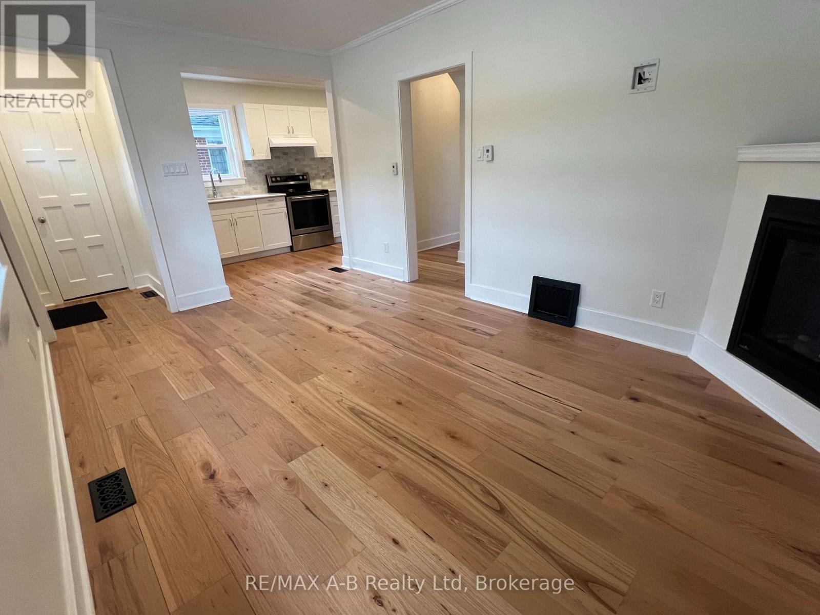 34 SOMERSET STREET, Stratford — photo 6