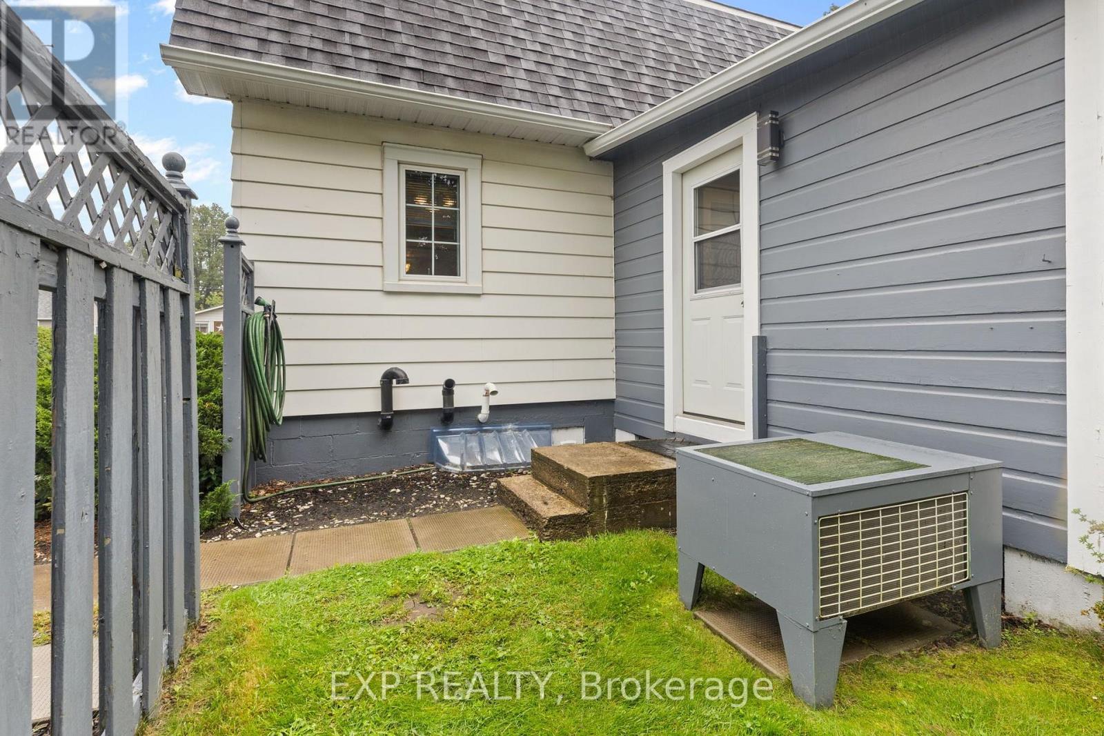 228 BRUCE STREET - 26