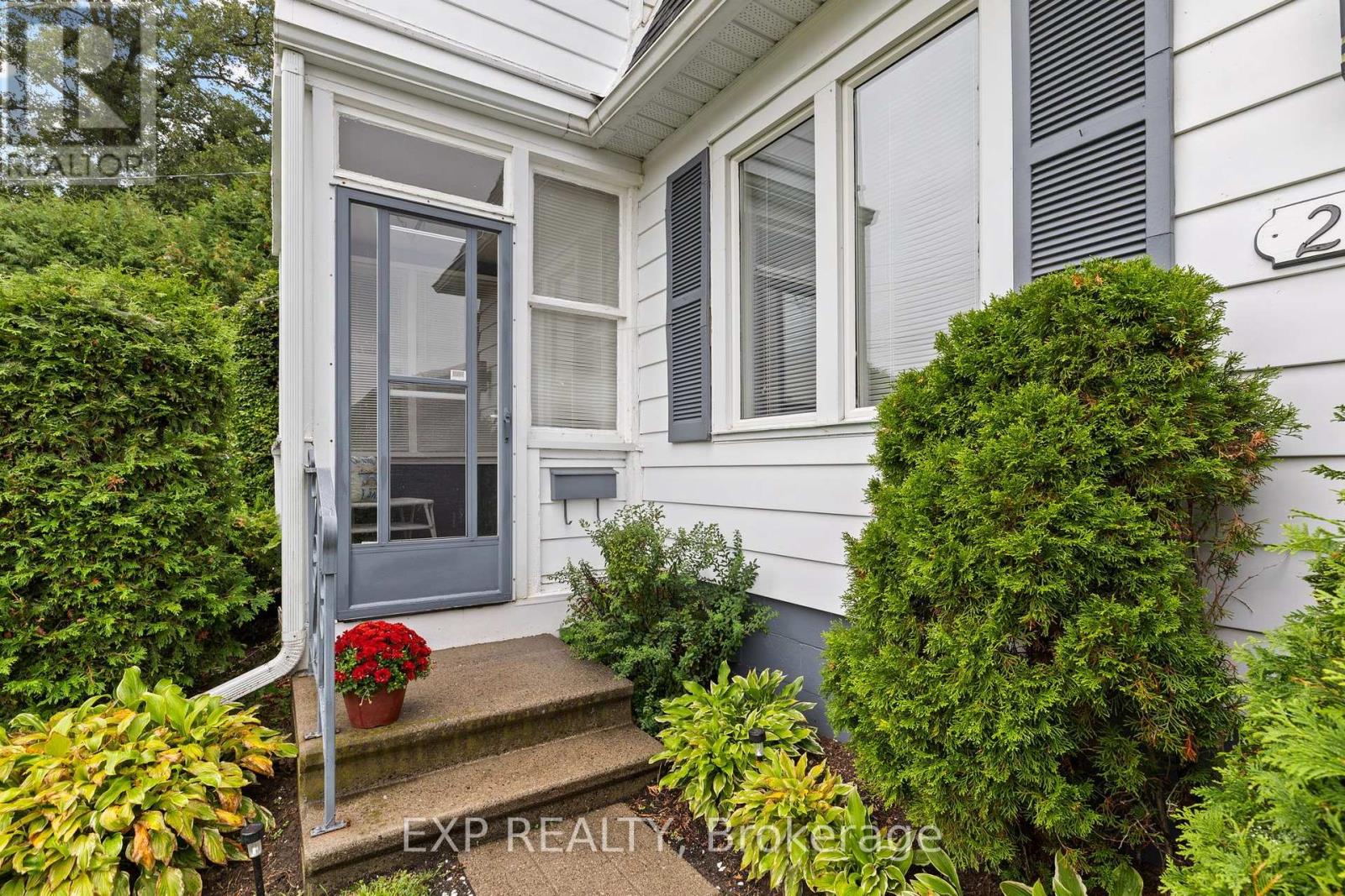 228 BRUCE STREET - 3