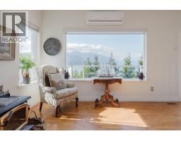 5872 Deerhorn Drive, Sechelt, BC V7Z0E1 Photo 10