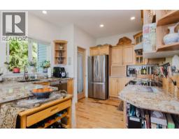 5872 Deerhorn Drive, Sechelt, BC V7Z0E1 Photo 11