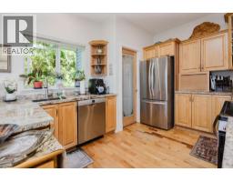 5872 Deerhorn Drive, Sechelt, BC V7Z0E1 Photo 13