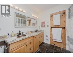 5872 Deerhorn Drive, Sechelt, BC V7Z0E1 Photo 23