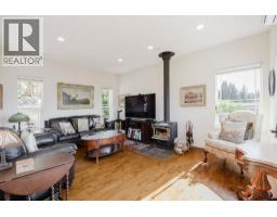 5872 Deerhorn Drive, Sechelt, BC V7Z0E1 Photo 8