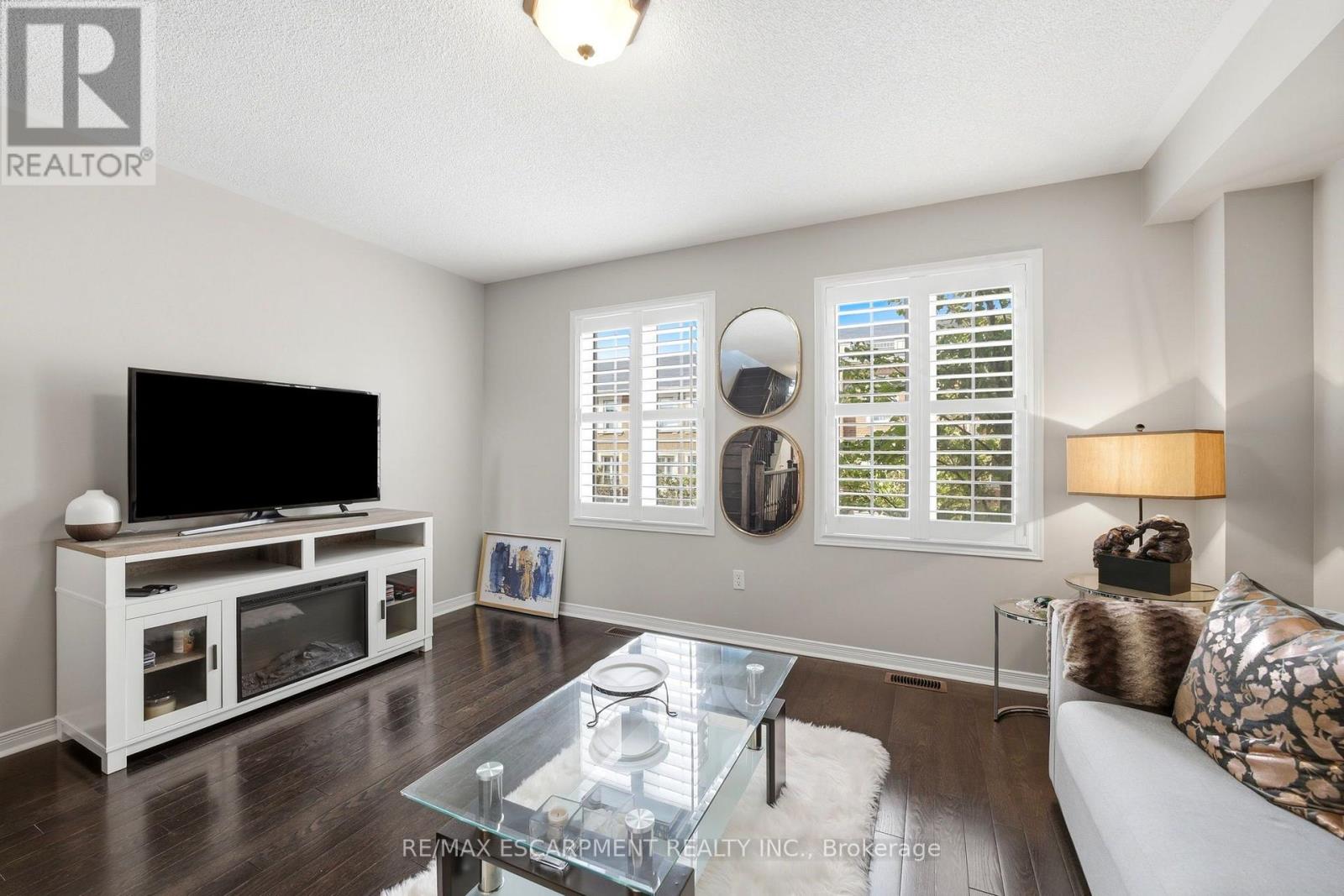 73 TED WRAY CIRCLE - Image 30