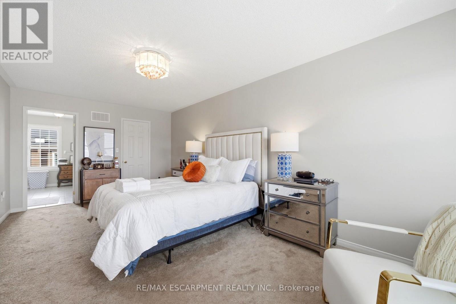 73 TED WRAY CIRCLE - Image 32
