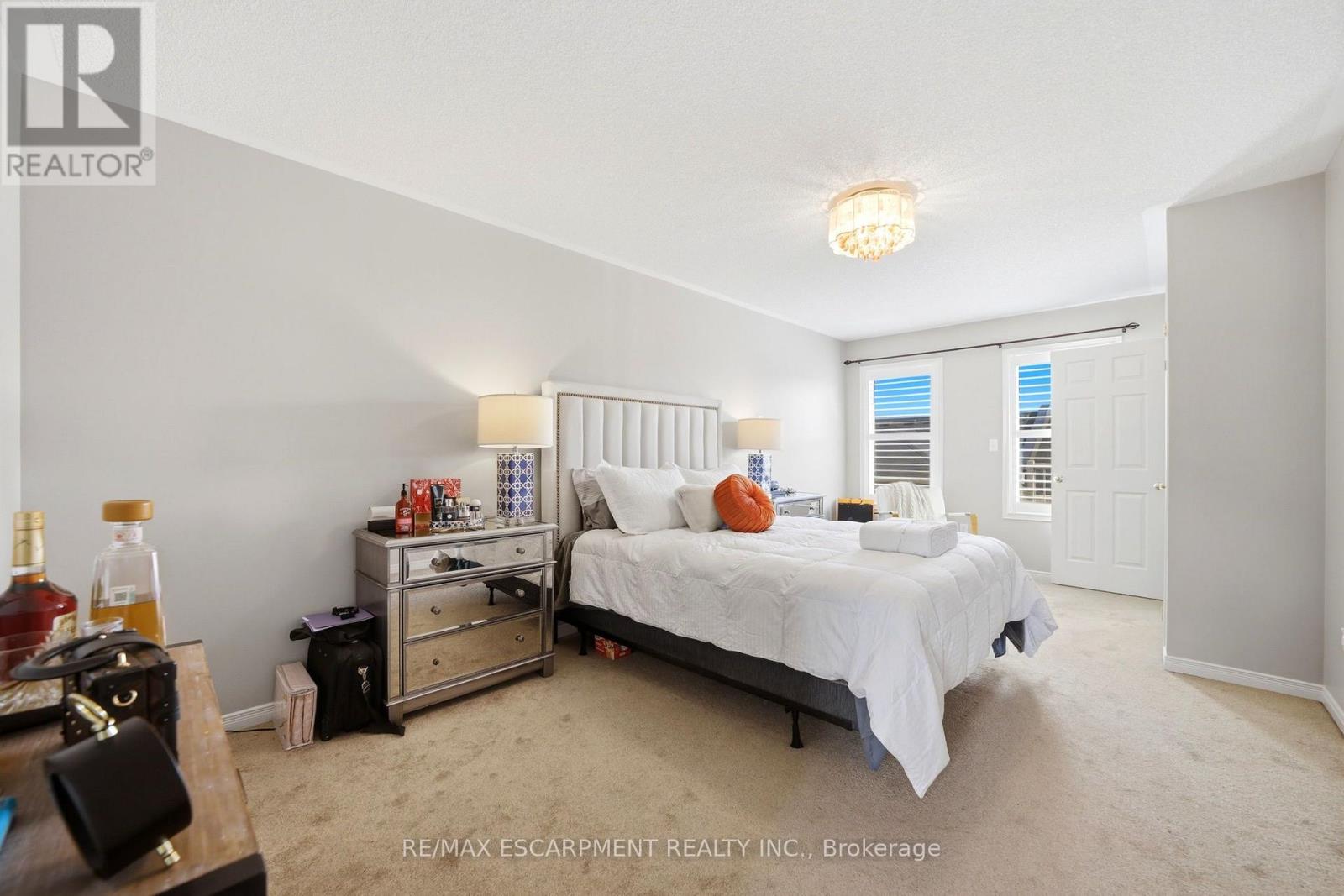 73 TED WRAY CIRCLE - Image 33