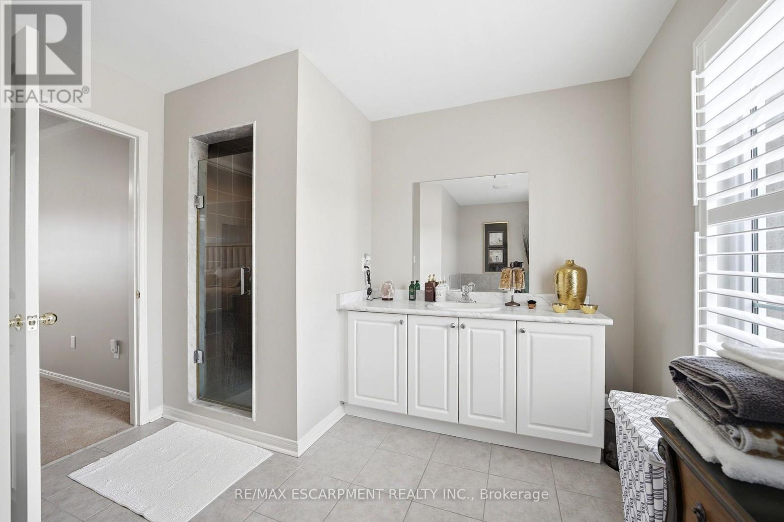 73 TED WRAY CIRCLE - Image 35