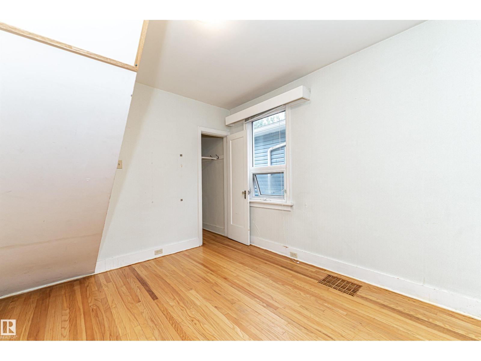10930 80 AV NW - 12